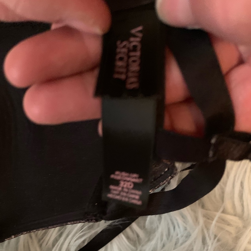 Victoria Secret Push Up Bra Padded - Picture 3 of 3